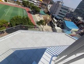 학교 사무실 건물